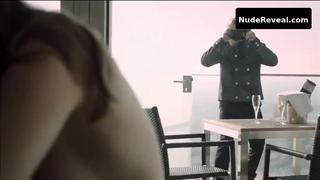 EMILY COX nude in Alles Kein Problem