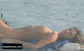 MANUELA ARCURI nude in Alla ricerca di Sherazade