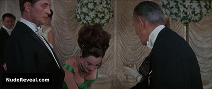 SHIRLEY MACLAINE nude in What a Way to Go!