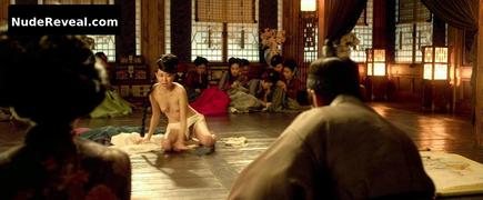 LEE YOO-YOUNG nude in The Treacherous