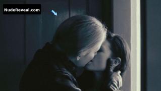 LEELEE SOBIESKI nude in 88 Minutes