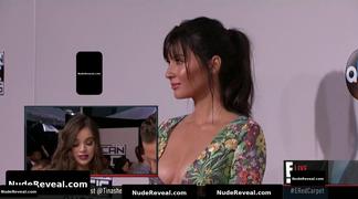 OLIVIA MUNN nude in E! Live From the Red Carpet