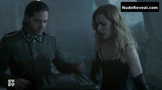 AMANDA SCHULL nude in 12 Monkeys