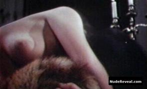 EDWIGE FENECH nude in Alle dame del castello piace fare solo quello