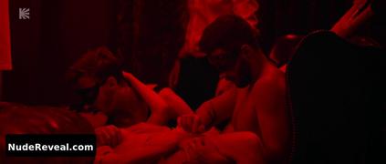 OKSANA AKINSHINA nude in Besprintsipnye
