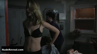 CAITLIN FITZGERALD nude in Sweetbitter