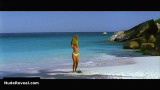 MANUELA ARCURI nude in Teste Di Cocco