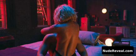KATE BECKINSALE nude in Jolt