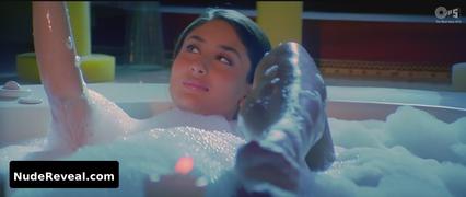 KAREENA KAPOOR nude in Bewafaa