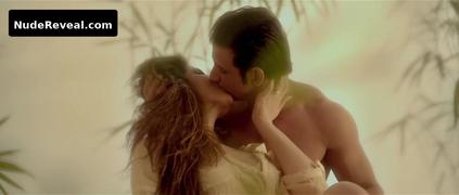 ZARINE KHAN nude in Hate Story 3