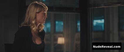 ROSAMUND PIKE nude in Jack Reacher