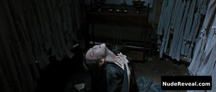 JEONG YU-MI nude in Queen Woo