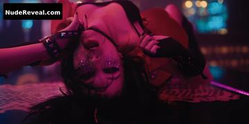 IRIS RUNA nude in O Clube