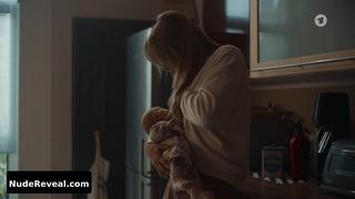 FRANZISKA HARTMANN nude in Polizeiruf 110