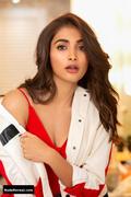 POOJA HEGDE nude in Housefull 4