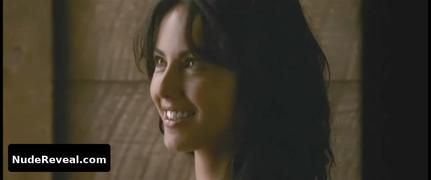 BARBARA MORI nude in Kites