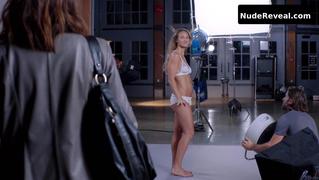 BEAU GARRETT nude in Girlfriends