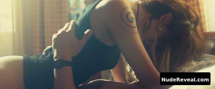 MIRIAM LEONE nude in Lamore a domicilio