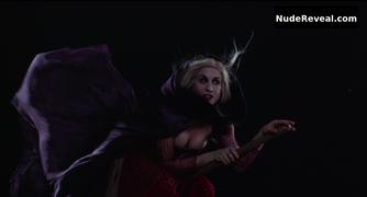SARAH JESSICA PARKER nude in Hocus Pocus