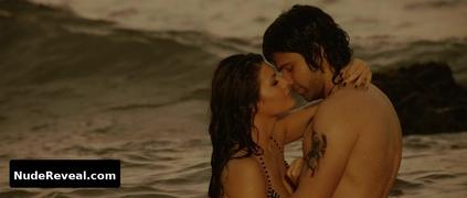 JACQUELINE FERNANDEZ nude in Murder 2