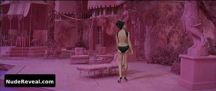 SHIRLEY MACLAINE nude in What a Way to Go!