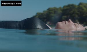 OLIVIA COLMAN nude in The Lost Daughter