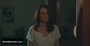 JULIANNE MOORE nude in Chloe