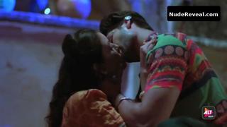 NAVNEET KAUR nude in Gandi Baat