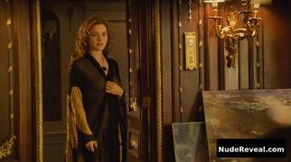 KATE WINSLET nude in Titanic