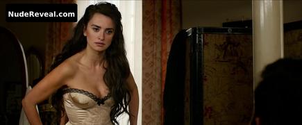 PENELOPE CRUZ nude in The Queen of Spain