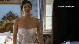 MANUELA ARCURI nude in Lonore e il rispetto