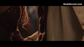 BLAKE LIVELY nude in It Ends with Us