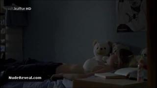 ANNA MARIA MUHE nude in Sieh zu, dass Du Land gewinnst