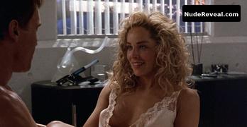 SHARON STONE nude in Total Recall
