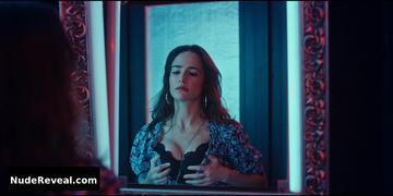 VERA MOURA nude in O Clube