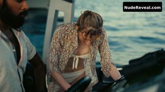 ELIZABETH DEBICKI nude in Tenet
