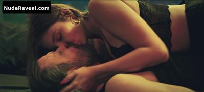 ILAYDA AKDOGAN nude in 10 Days of a Bad Man