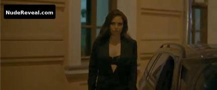 ELIZABETH HURLEY nude in Viktor