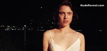 MARGARET QUALLEY nude in Tiny Moves