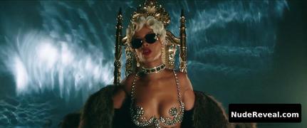 RIHANNA nude in Pour It Up
