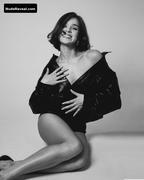 HAILEE STEINFELD nude in Sports Illustrated Swimsuit 2023