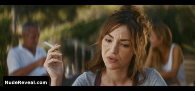 LOUISE BOURGOIN nude in Le Medium