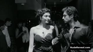 KARISHMA TANNA nude in Khoya Khoya Chand