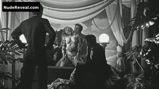 SIMONE SPOLADORE nude in Magnifica 70