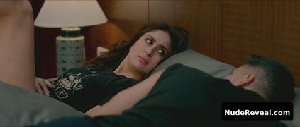 KAREENA KAPOOR nude in Good Newwz