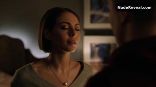 WILLA HOLLAND nude in Arrow