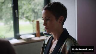 PERI BAUMEISTER nude in Neuland