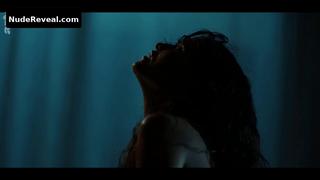 LAETITIA CASTA nude in Une ile
