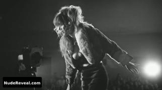 SIMONE SPOLADORE nude in Magnifica 70