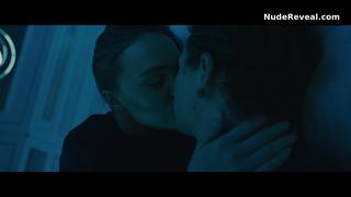LILY-ROSE DEPP nude in Voyagers